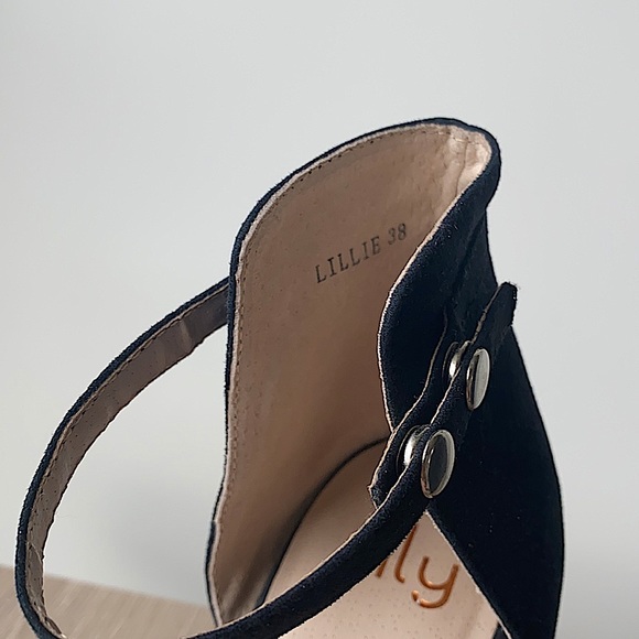 Suede Italian black heels 😍 size: 38 👠 - Picture 3 of 3